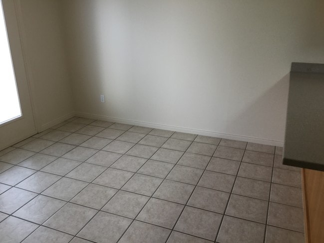 Dining rm - 509 Raven Way Unit B