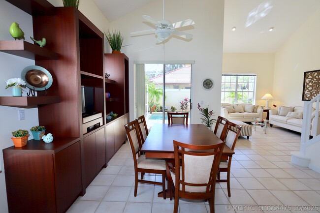 77 Spyglass Way