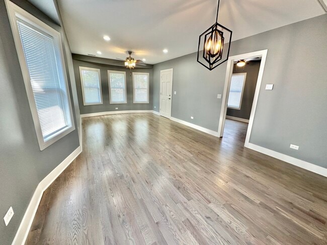 Photo - 2233 N Lawler Ave