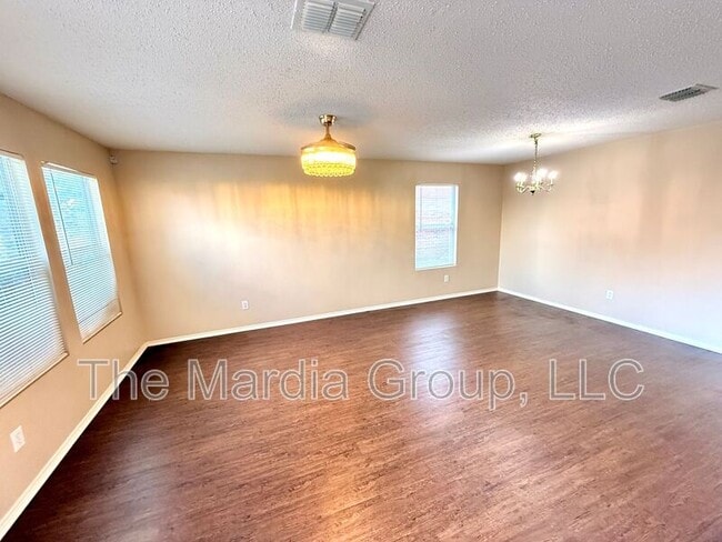 Photo - 1229 Highview Dr