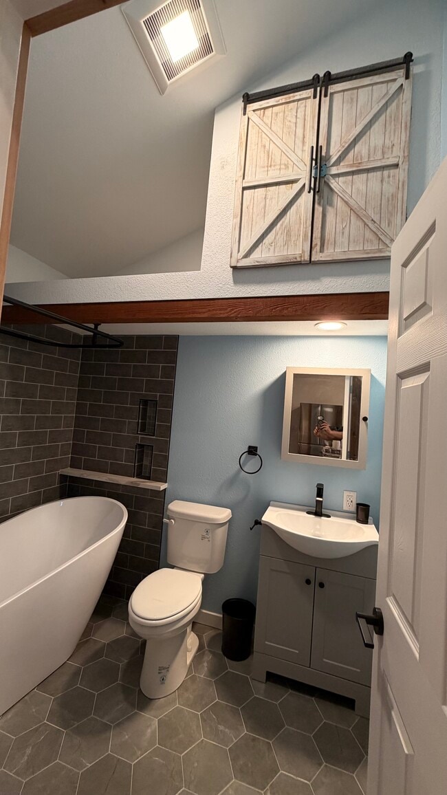 Photo - 1807 Creekwood Dr