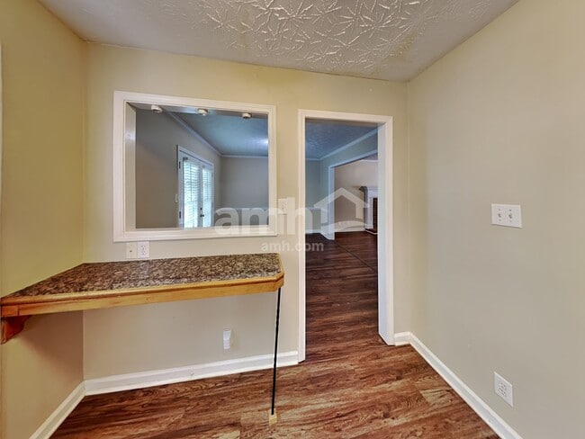 Photo - 424 Spring Falls Dr