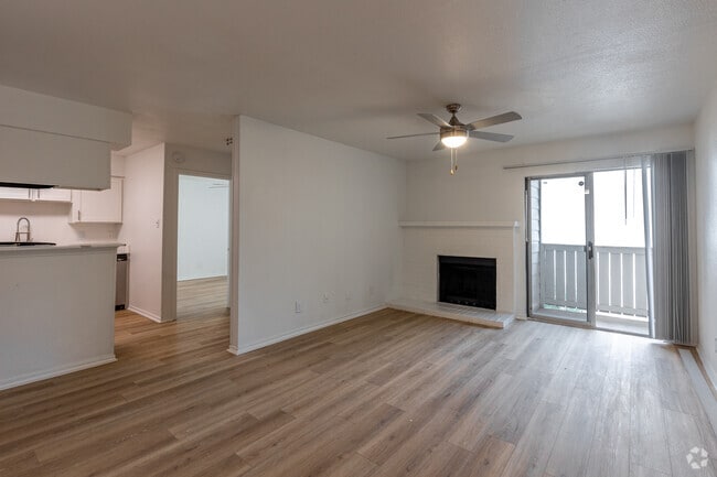 2 habitaciones, 2 baños, 1012 pies cuadrados, sala de estar