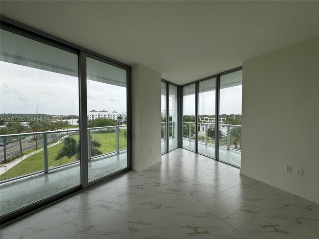 Photo - 2000 Metropica Wy Unit 303