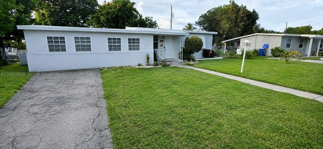 Building Photo - 1533 NE 48th St