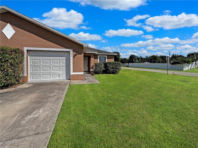 Building Photo - 111 SE 2nd Ave