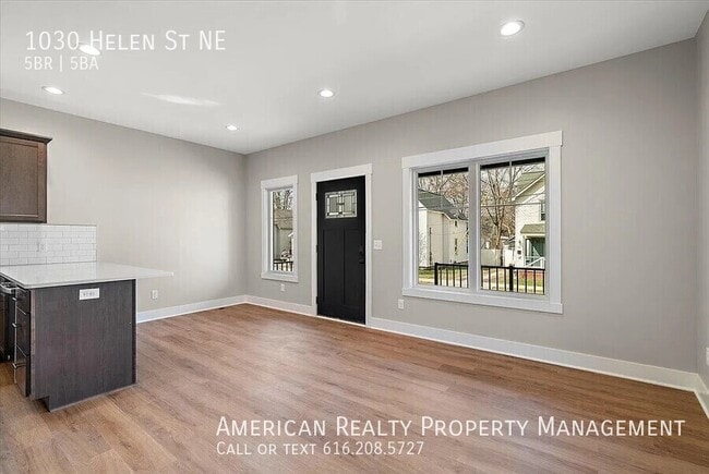 Photo - 1030 Helen St NE