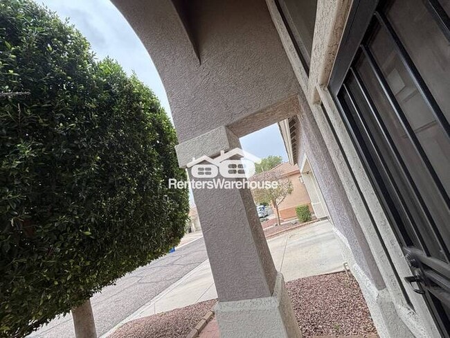 Photo - Modern comfort in the gated community of Villas at Red Mountain!