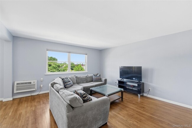 Building Photo - 59-17 Kissena Blvd Unit 3FL
