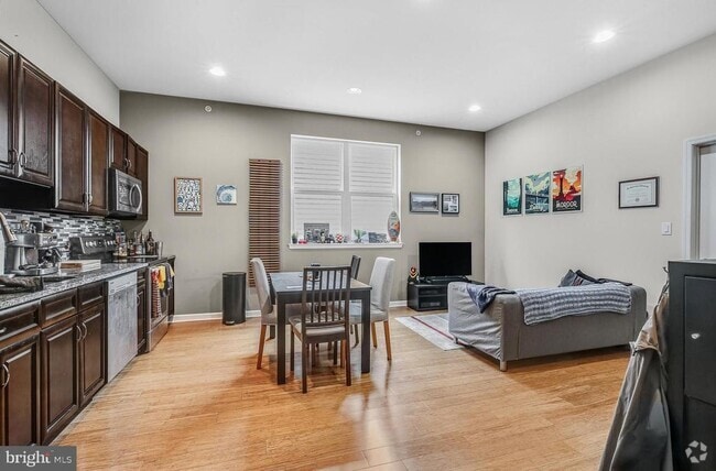 Building Photo - 2422 Frankford Ave Unit 7 Rental