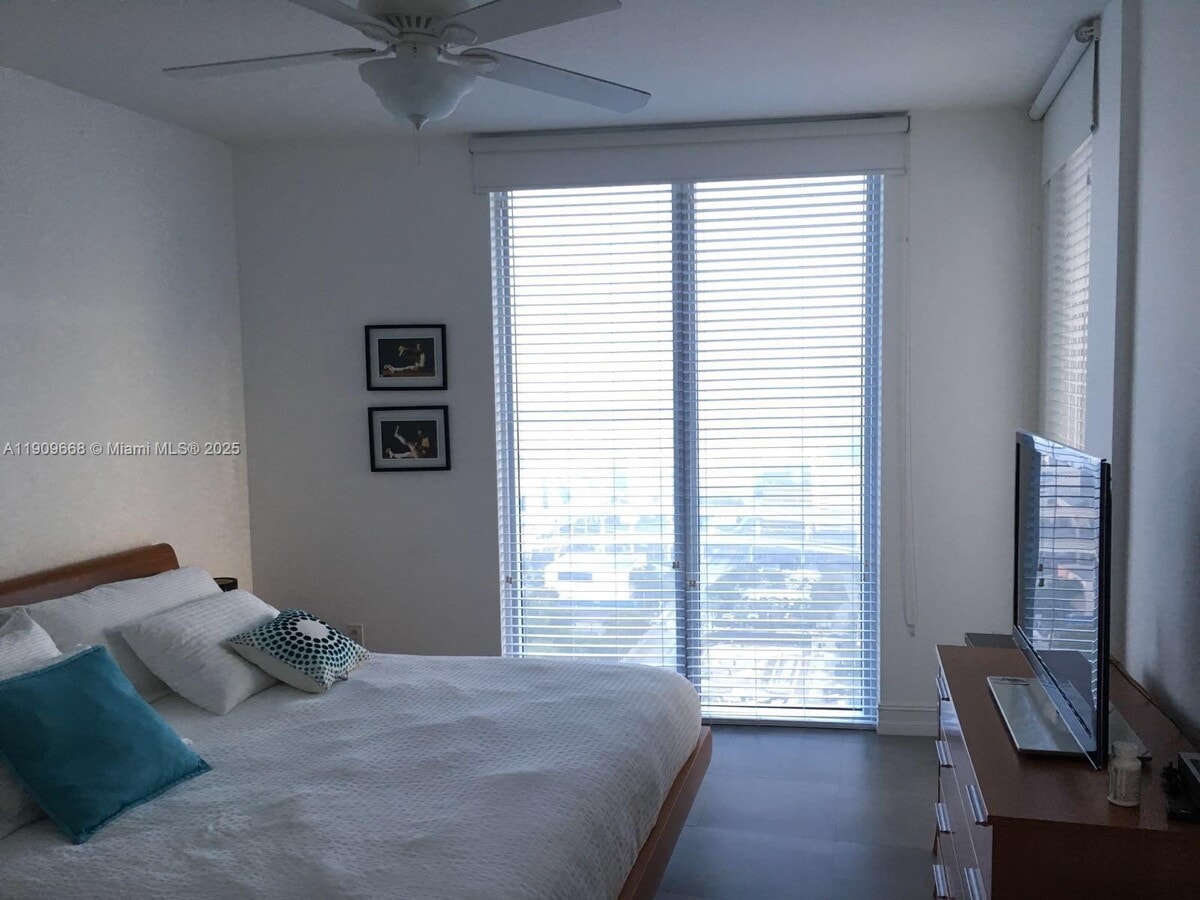 Photo - 185 SW 7th St Unit 3111