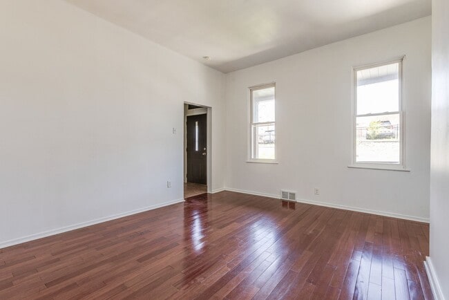 Photo - 834 Industry St