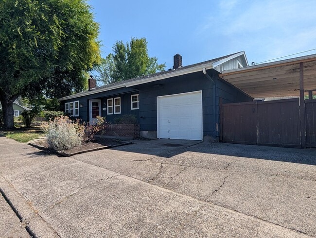 890 E 29th Ave