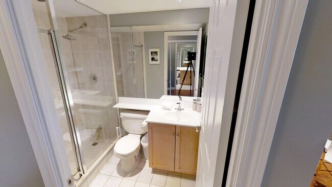 Photo - 104-270 Wellington St W Unit FL1-ID1030972P