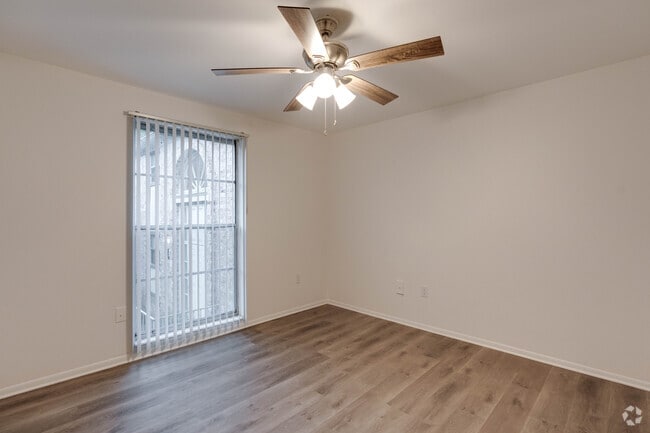 2BR,2BA - 950SF - Bedroom