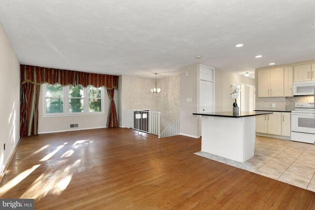 Building Photo - 2032 Greenwich St