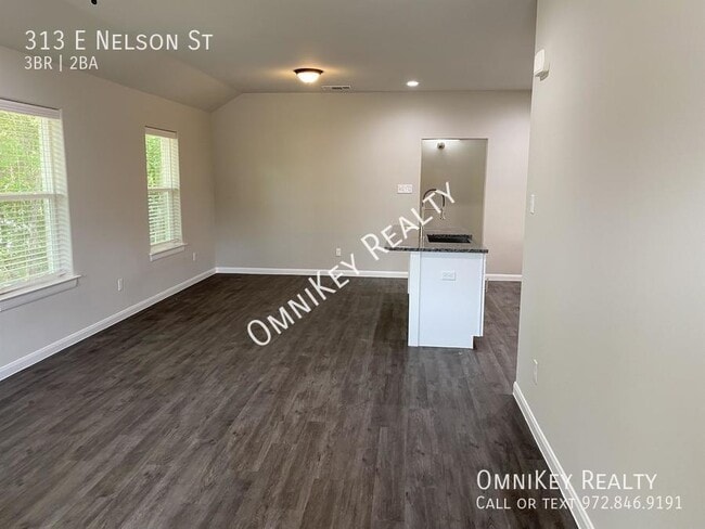 Photo - 313 E Nelson St