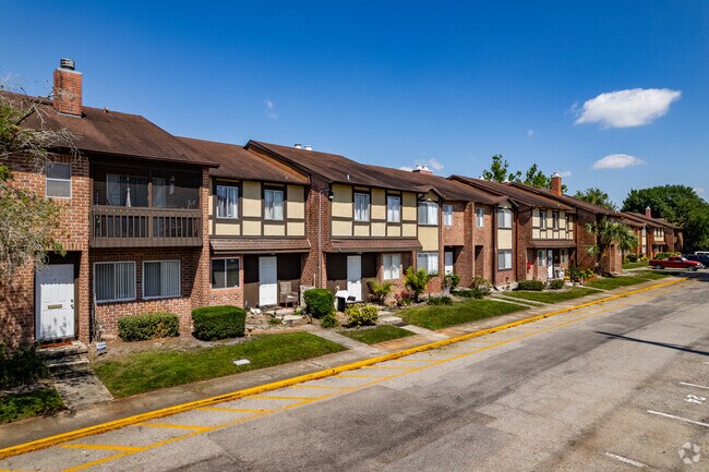 5104-5163 Picadilly Circus Ct Orlando, FL 32839-2104 - Huntington on the Green Apartments