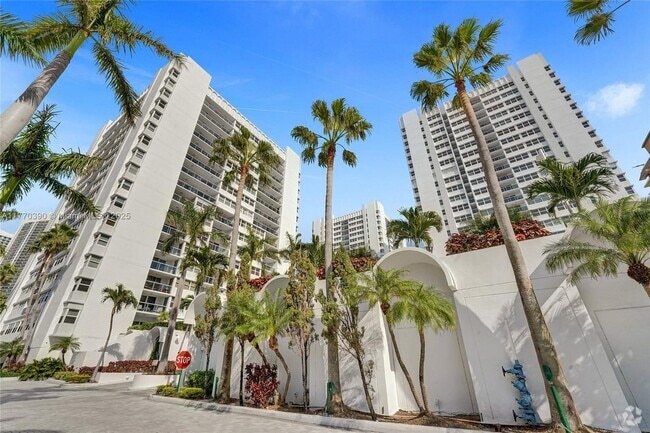 Building Photo - 1904 S Ocean Dr Unit TS206 Rental