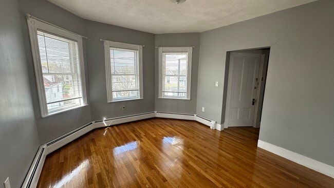 Building Photo - 66 Morton Ave Unit 3