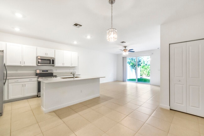 Photo - 4519 Hollister Ave