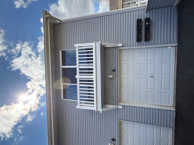 Photo - 330 Hampton Ct Unidad D