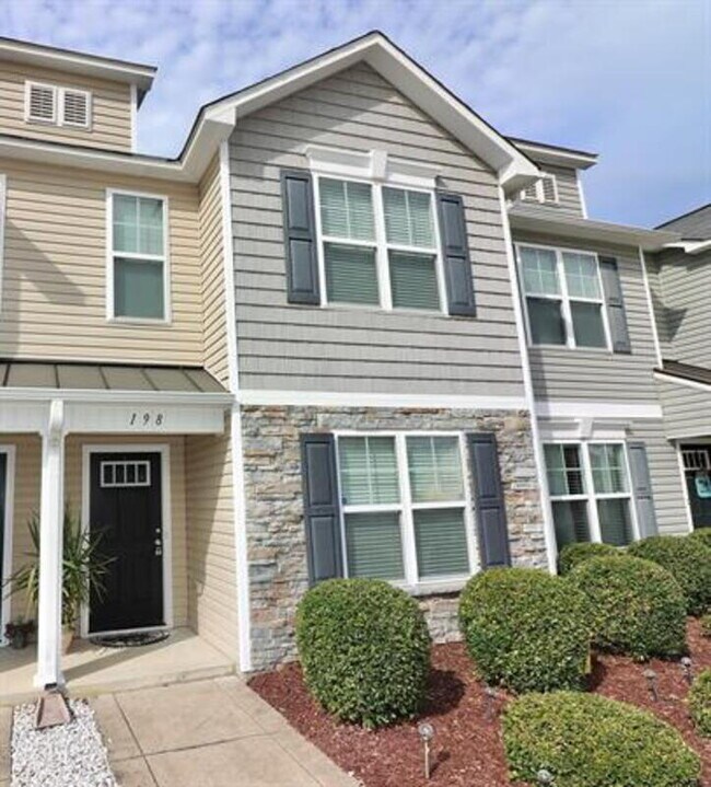 Photo - 198 Collinwood Dr