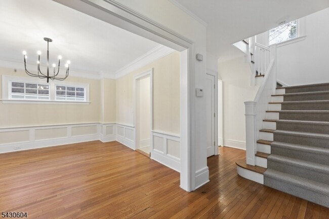 Photo - 190 Fernwood Ave