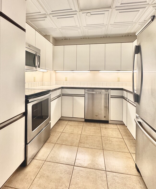 Photo - 1885 Main St