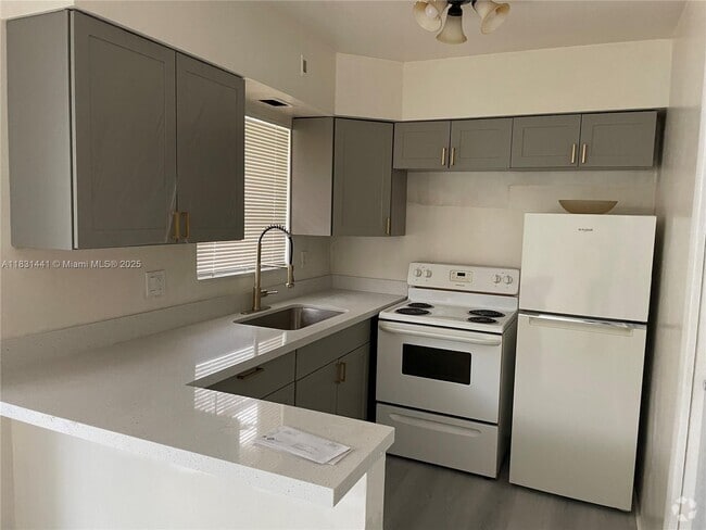 Building Photo - 2450 Lincoln St Unit 3 Rental