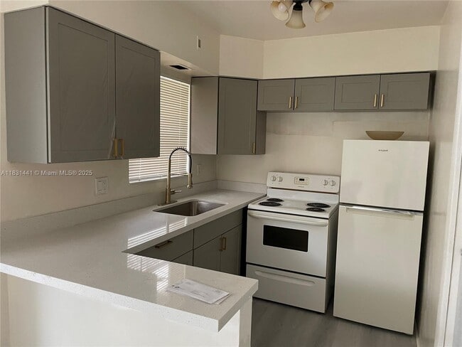 Building Photo - 2450 Lincoln St Unit 3 Rental