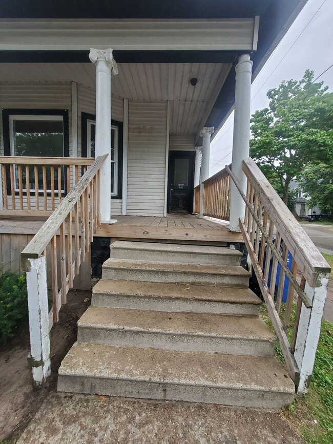 Photo - 900 Villa St Unit Lower