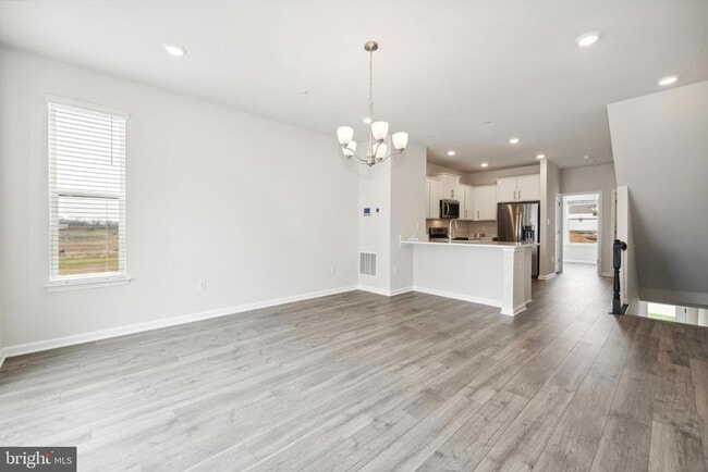 Photo - 818 Bond St