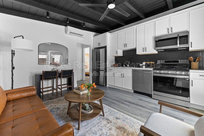 Photo - 2722 Nye St Unidad 2