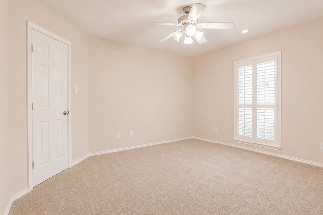 Photo - 934 E Heights Hollow Ln