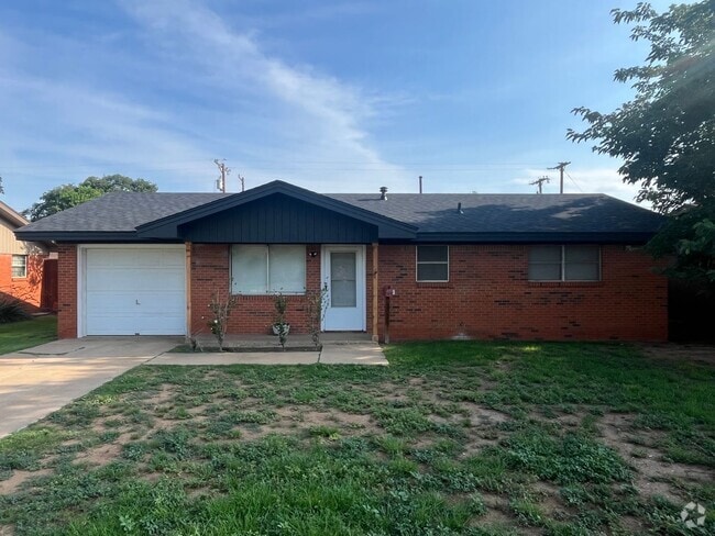 Building Photo - Recently Updated 3/2/1 Rental