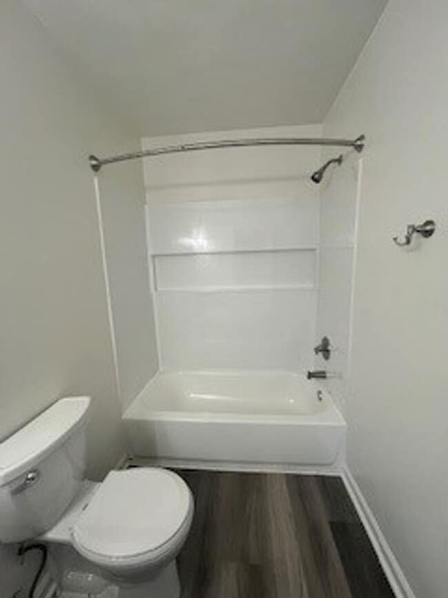 Photo - $1300 for Newly Renovated 1 bedroom in a 4... Unidad 13-B