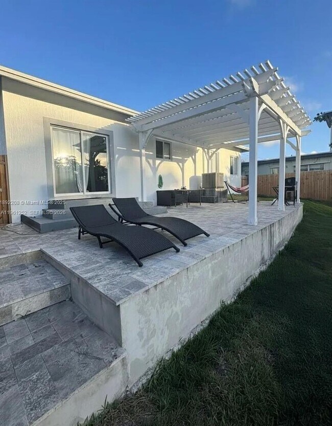 Photo - 655 NW 24th Ave