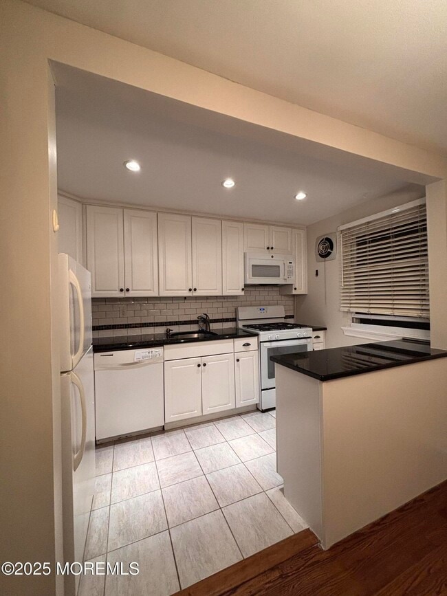 Photo - 139 Manor Dr