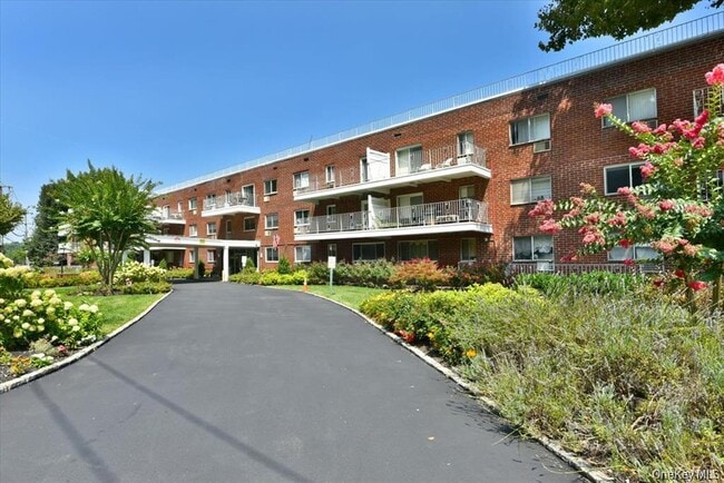 Building Photo - 320 E Shore Rd Unit 2-A
