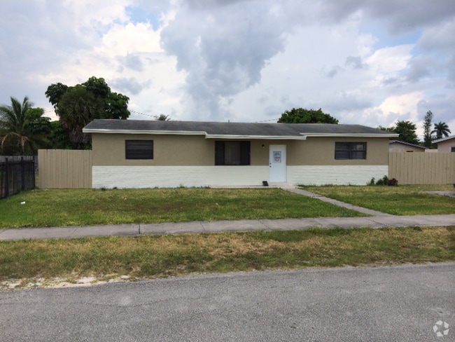 Building Photo - 20420 NW 25th Ct Rental