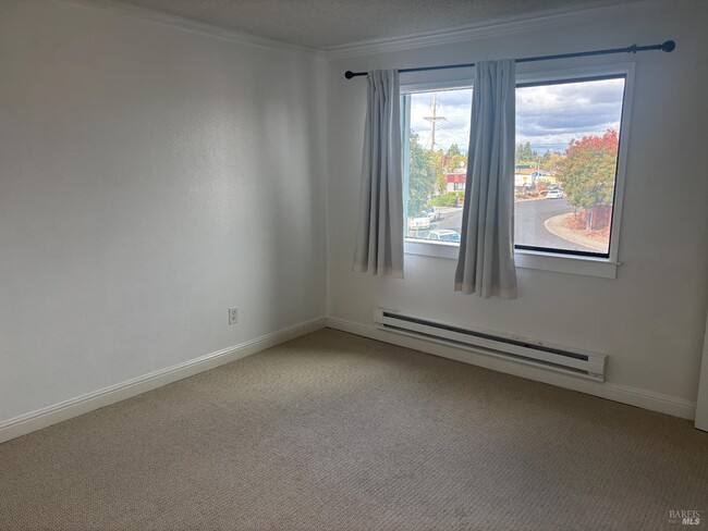 Building Photo - 221 College View Dr