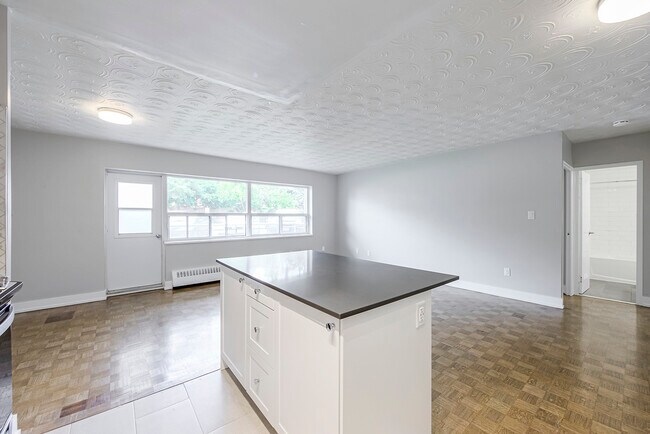 Photo - Valley Court