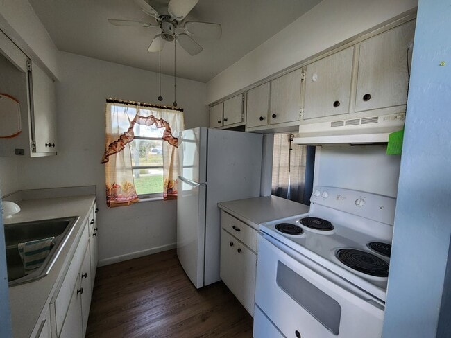 Photo - 732 Joel Blvd