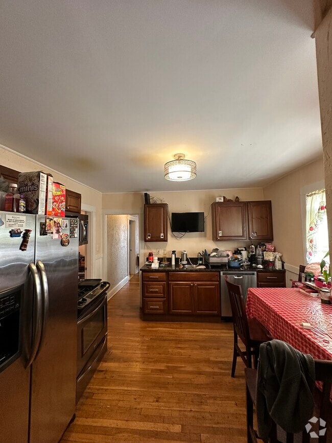 Building Photo - 60 Litchfield St Rental
