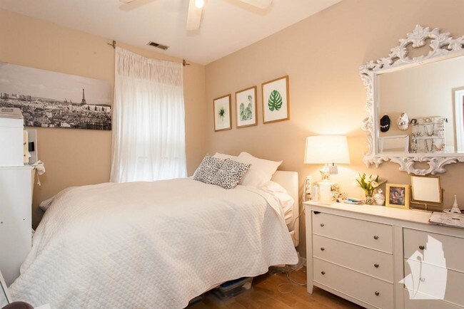 Photo - 569 W Arlington Pl Unit 2