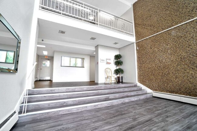 Photo - Grosvenor Square Apartments