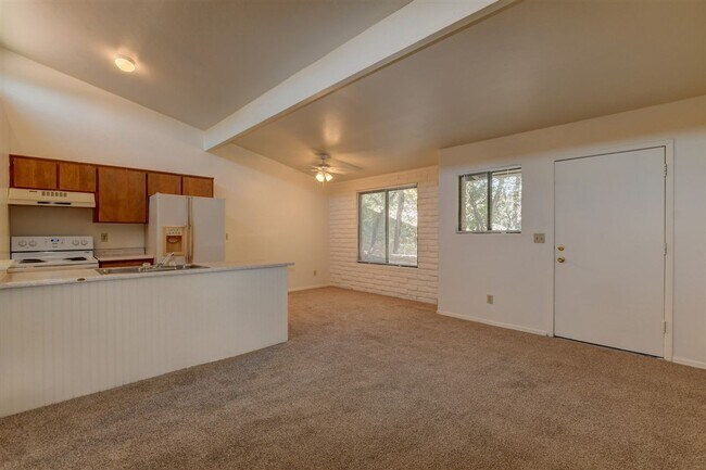 564 1st St Unit B