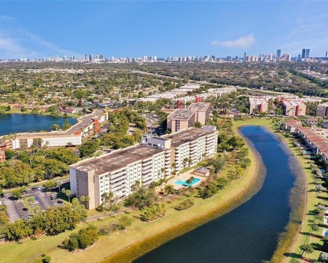 Photo - 800 NE 195th St Unit 605