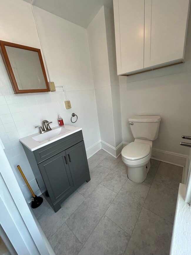 92 S Main St Unit 2B